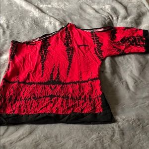 One shoulder shirt